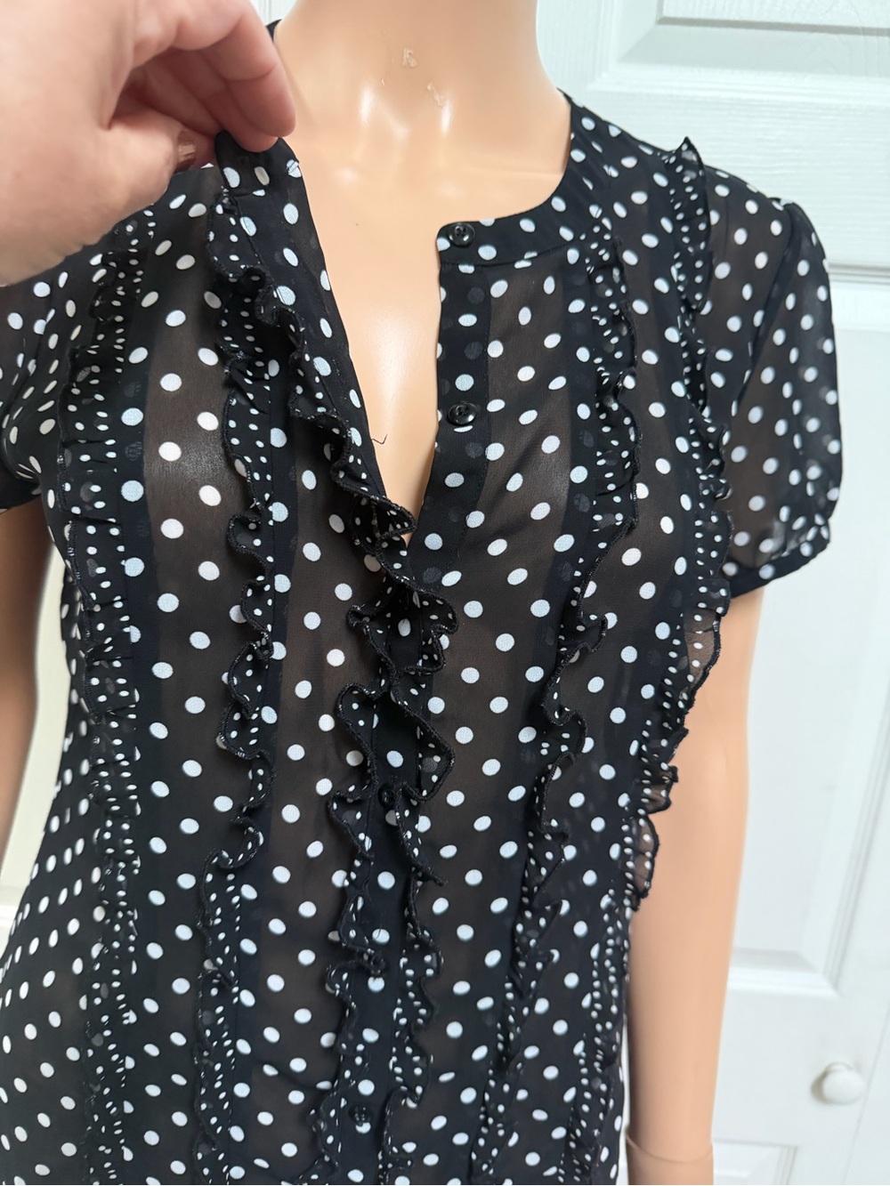 Ann Taylor Black and White Polka Dot Ruffle Blouse Size 10 - Picture 11 of 13